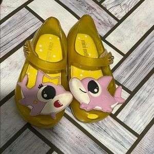 Baby Shark EUC Mini Melissa’s. Size 6